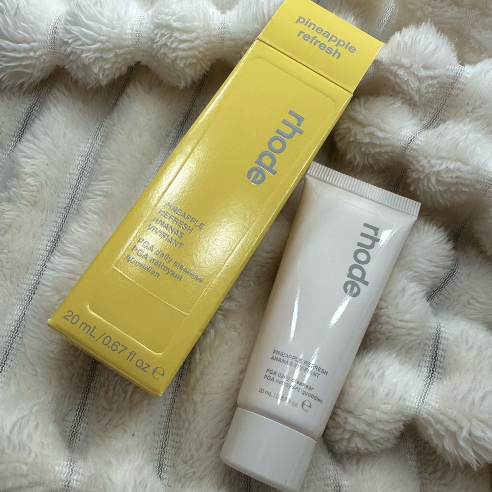 RHODE Pineapple Refresh Cleanser - 20 mL - Picture 3 of 5